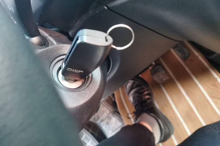 Used JMC Fushun 2022 2.0T Manual Multi-Function Passenger Vehicle Short Wheelbase Low Roof 6-Seater
