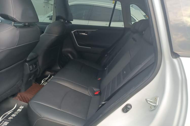 Used Toyota RAV4 2022 2.0L CVT Two-Wheel Drive Fashion Plus Edition Left Rear Seat