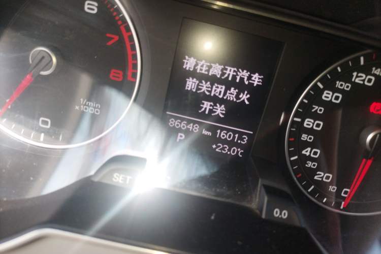 Used Audi A4L 2016 35 TFSI Collector's Edition Automatic Standard Model Odometer Close Up