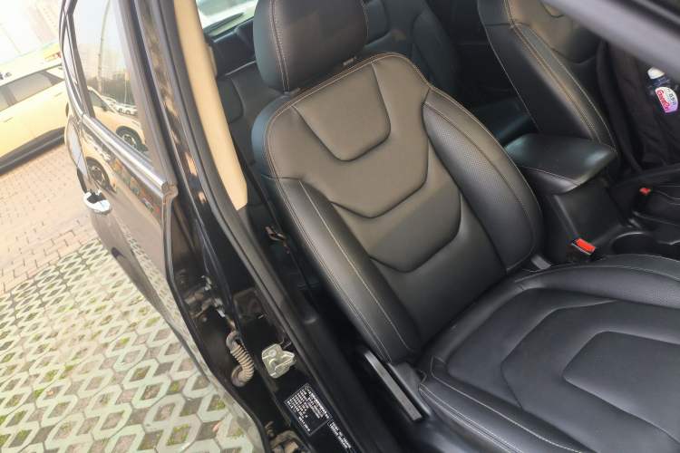 Used Dongfeng Fengon 580 2020 1.8L Manual Comfort Model Right Front Seat