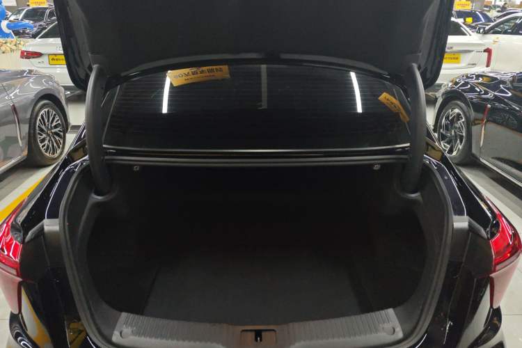 Used Hongqi H5 2025 2.0T Automatic Flag Edition – 500 000 Units Commemorative Version
