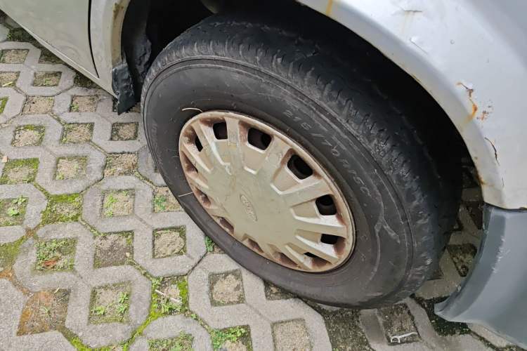 Used Ford Classic Transit 2009 2.8T Diesel Multi-Function Short-Wheelbase Low-Roof JX493ZLQ3 Right Front Wheel Hub