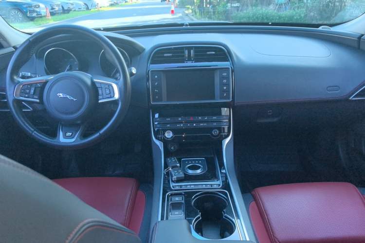 Used Jaguar XE 2017 2.0T 200 PS R-Sport