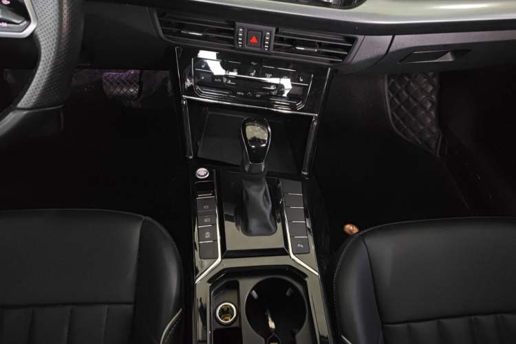 Used Volkswagen Passat 2023 Revised 330TSI Elite Edition Gear Lever