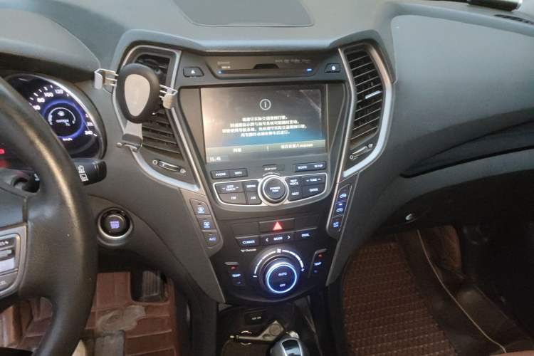 Used Hyundai Santa Fe 2013 2.0T Automatic All-Wheel Drive Top Trim Audio And AC Panel