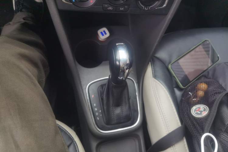 Used Volkswagen Polo 2014 1.4L Automatic Comfort Edition Gear Lever