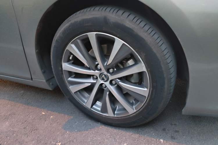 Used Lexus ES 2020 300h Premier Edition