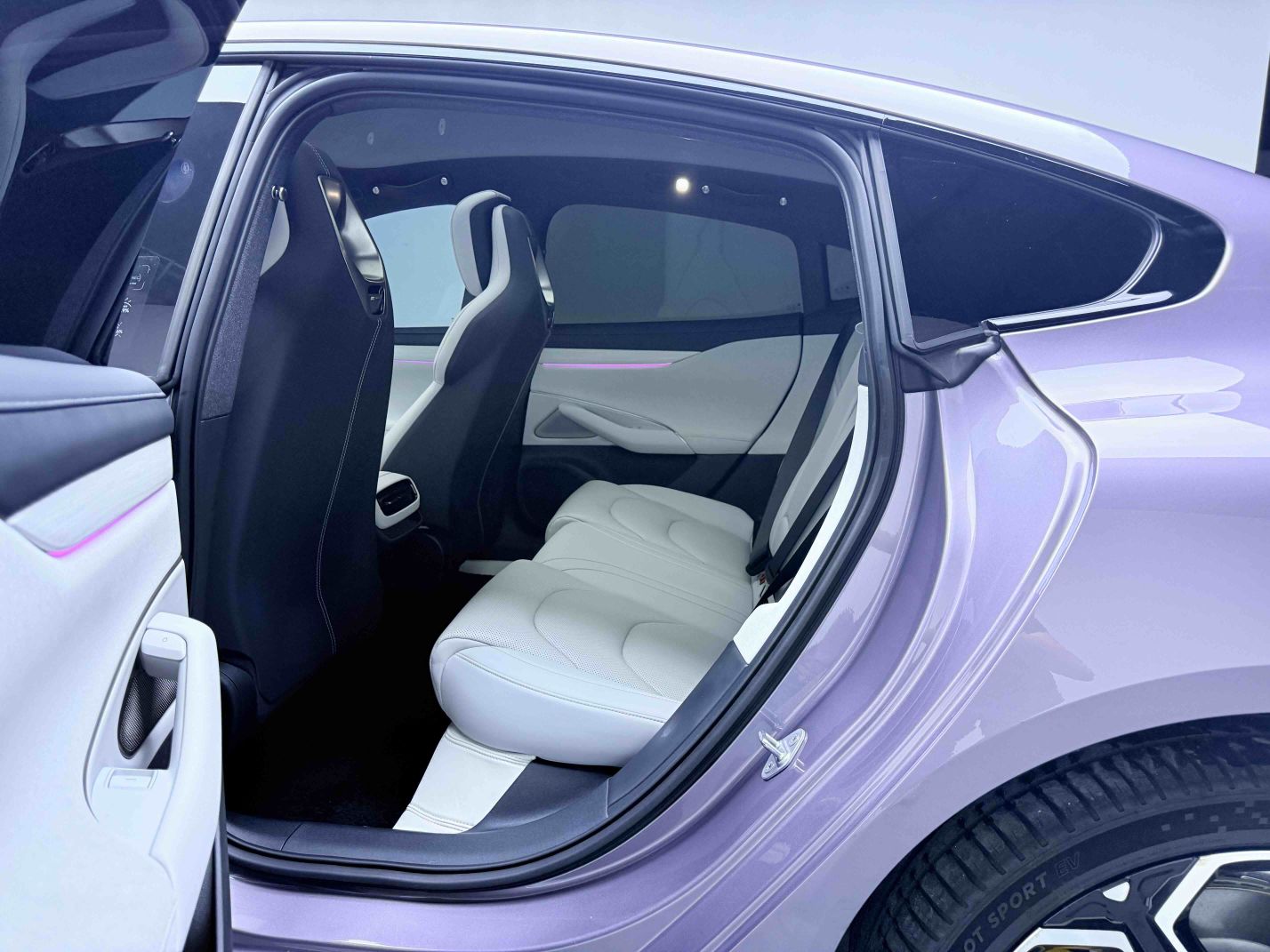 Xiaomi Auto SU7 2024 Rear-Drive Ultra-Long Range Advanced Pro-Level Intelligent Driving Version — снимка 20