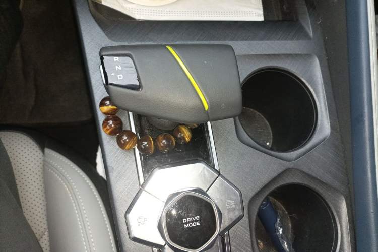 Used CHANGAN UNI-V iDD 2023 ZhiDian iDD 1.5T 113km ZhiKu Model Gear Lever