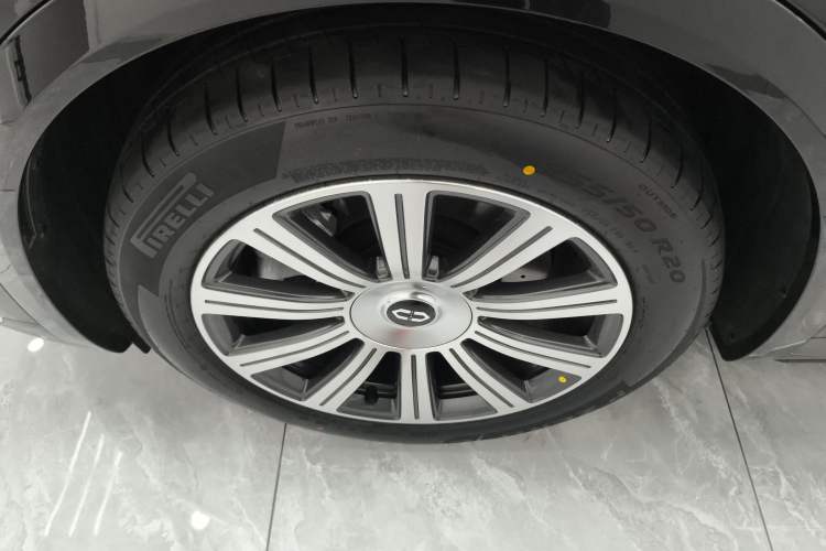 Used Hima AITO M8 2025 Extended-Range Max+ Version 53.4 kWh 6-Seater Edition Exterior 1