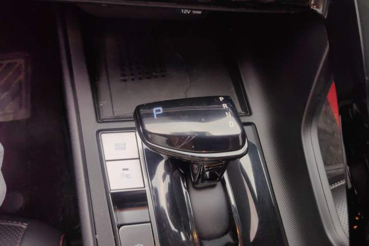 Used Hyundai Elantra 2021 240TGDi DCT LUX Prestige Edition Gear Lever