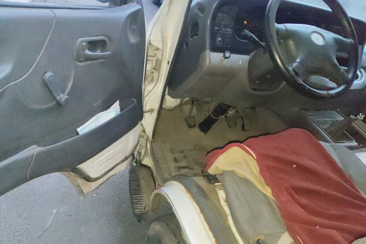 Used Jinbei Hiace 2011 2.0L 5th Generation Kuaiyunwang Standard Version 4G19
