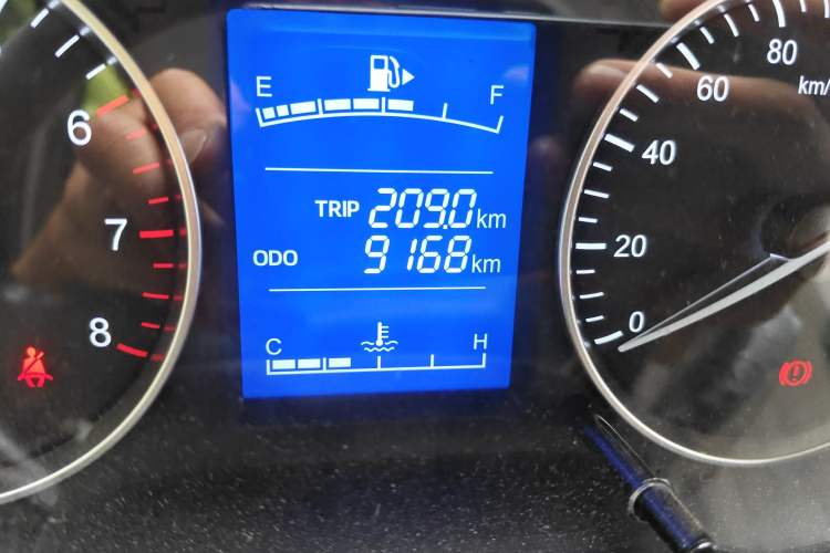 Used CHANGAN KUAYUE Xing V3 2023 1.3L Gasoline Standard Model 5-Seater Passenger Vehicle Odometer Close Up