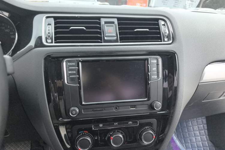 Used Volkswagen Sagitar 2018 280TSI DSG Ignite Edition Audio And AC Panel