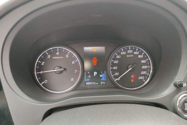 Used Mitsubishi Outlander 2016 2.4L 4x4 Luxury Edition 7-Seater Instrument Cluster