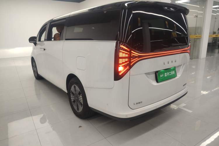 Used Geely Galaxy LEVC L380 2024 140-Degree 6-Seater All-Wheel-Drive Ultra