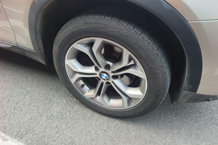 Used BMW X3  Right Front Wheel Hub