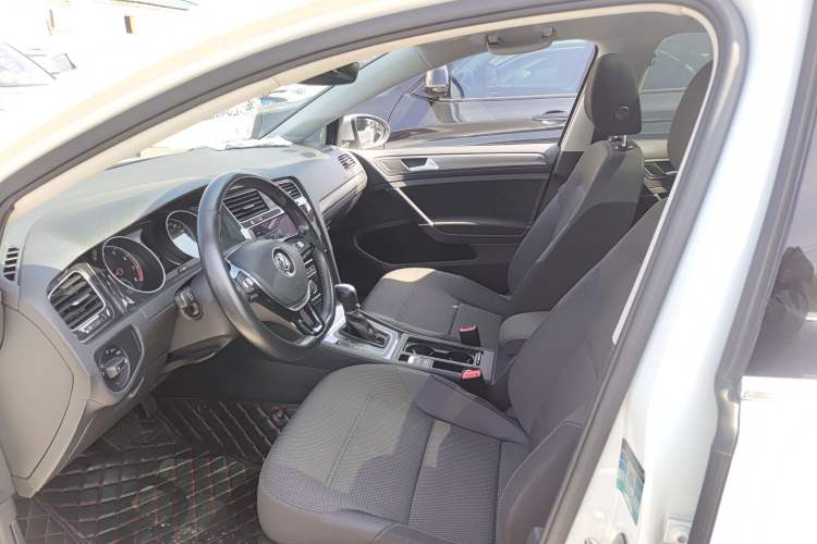 Used Volkswagen Golf 2019 1.8TSI Travel Edition
