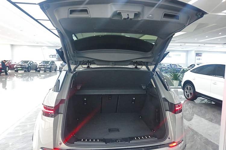 Used Land Rover Range Rover Evoque 2024 Aurora L 249 PS Prestige Light-Chasing Edition