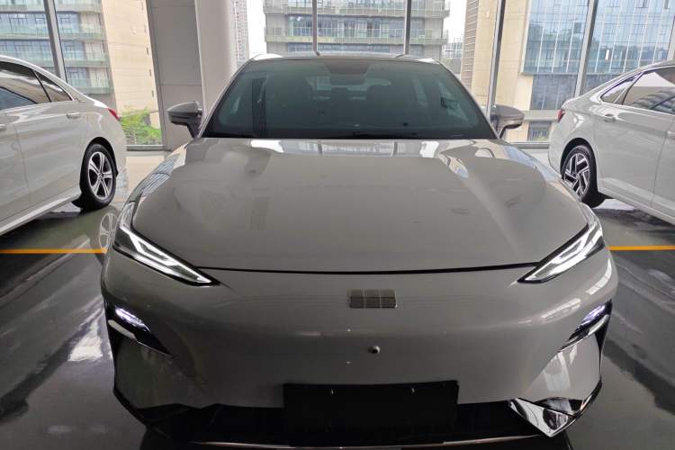 Used Geely Galaxy E8 2024 550 km Range Rear-Wheel-Drive PRO