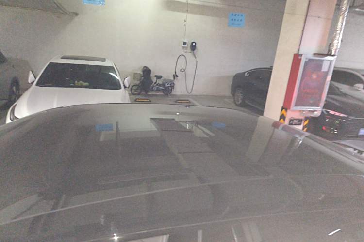 Used Lynk & Co Z10 2025 95 kWh 766 km Range Rear-Wheel Drive Max