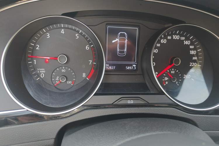 Used Volkswagen Magotan 2020 330TSI DSG Leading Model Odometer Close Up