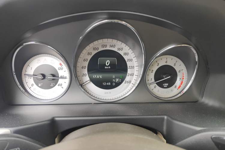 Used Mercedes-Benz GLK-Class 2013 GLK 300 4MATIC Dynamic Sunroof Model