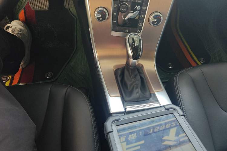 Used Volvo XC60 2017 T5 AWD Smart Upgrade Edition Gear Lever