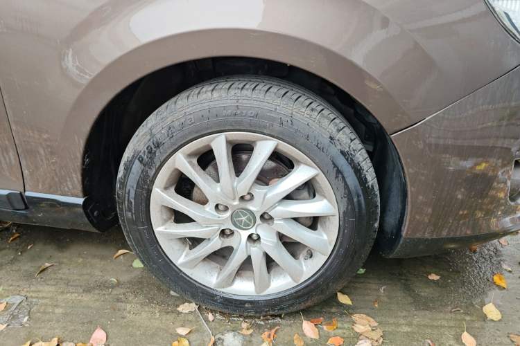 Used JAC Group Refine M2 2013 1.8L Manual Luxury 5-Seater Right Front Wheel Hub