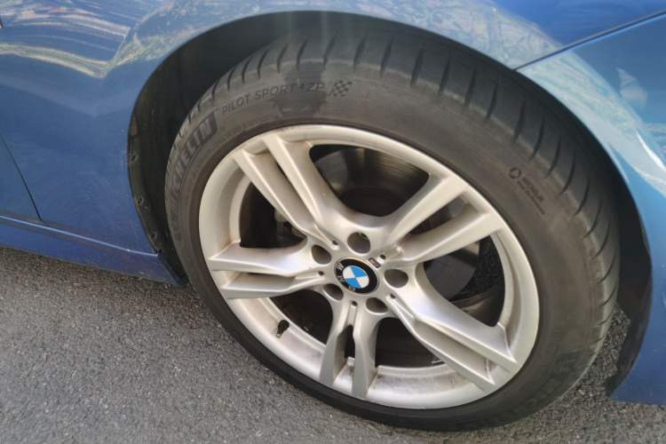 Used BMW 3 Series 2018 320i M Sport Package Right Front Wheel Hub