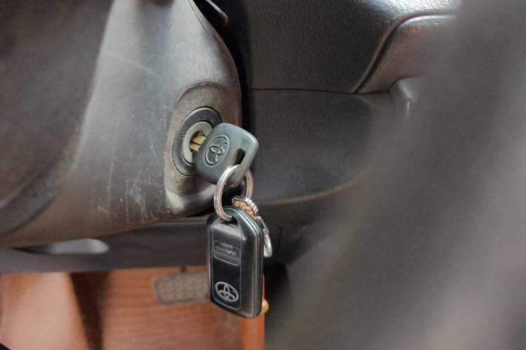 Used Toyota YARiS L Zhi Xuan 2015 1.5E Automatic Charm Edition Vehicle Key