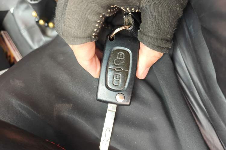 Used Peugeot 307 2012 1.6L Manual CROSS Vehicle Key