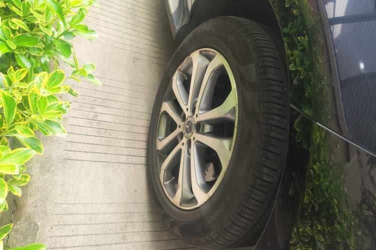 Used Mercedes-Benz GLE 2018 GLE 320 4MATIC Dynamic Edition Collector's Edition Right Front Wheel Hub