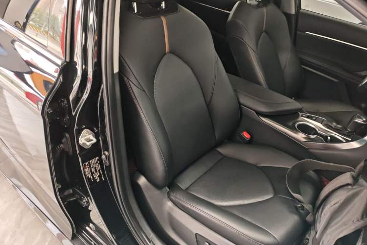 Used Toyota Camry 2021 2.0G Luxury Edition
