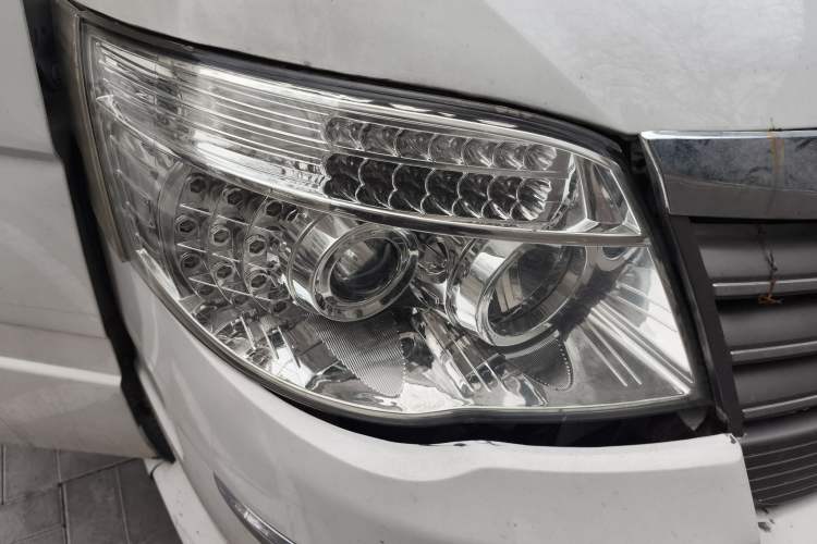 Used Golden Dragon Hiace 2021 1.8L Gasoline Version Long Wheelbase High-Roof Model LJ4A18Q6 Right Front Headlight