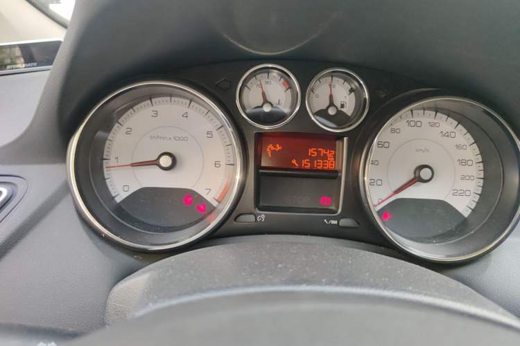 Used Peugeot 308 2014 Enjoy Edition Classic 1.6L Manual YouShang Model Odometer Close Up