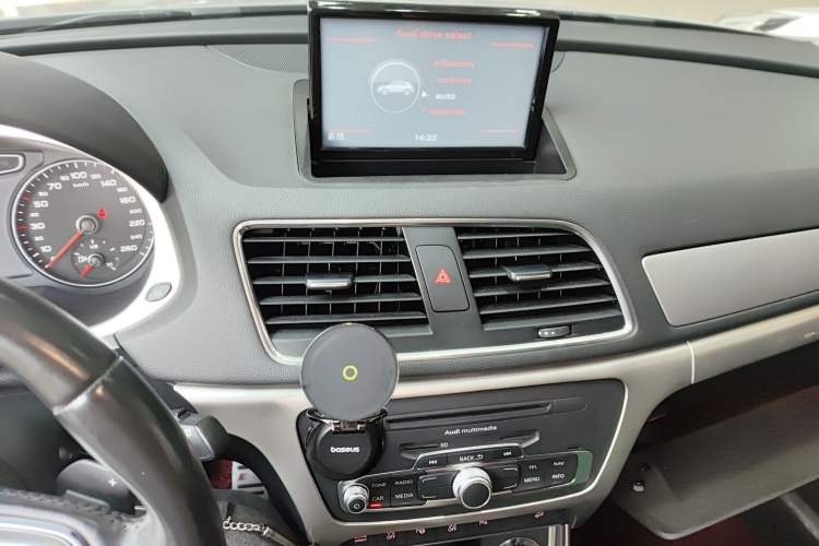 Used Audi Q3 2015 30 TFSI Ambition Edition Audio And AC Panel