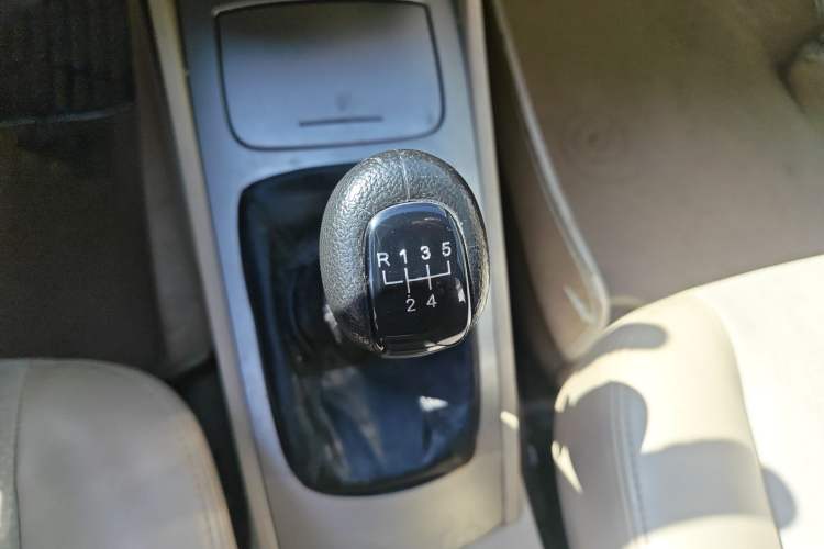 Used Buick Excelle 2011 1.6 LX-MT Gear Lever