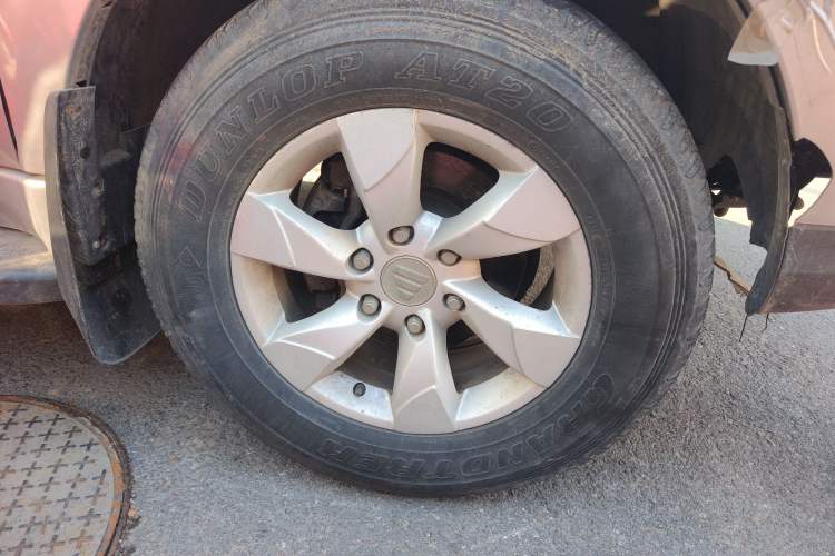 Used Foton Savana 2015 2.0T Manual Two-Wheel Drive Gasoline Luxury Edition 5 Seats