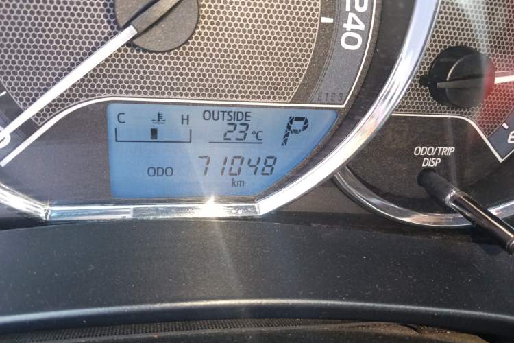 Used Toyota Levin 2017 1.2T V CVT Luxury Edition Odometer Close Up