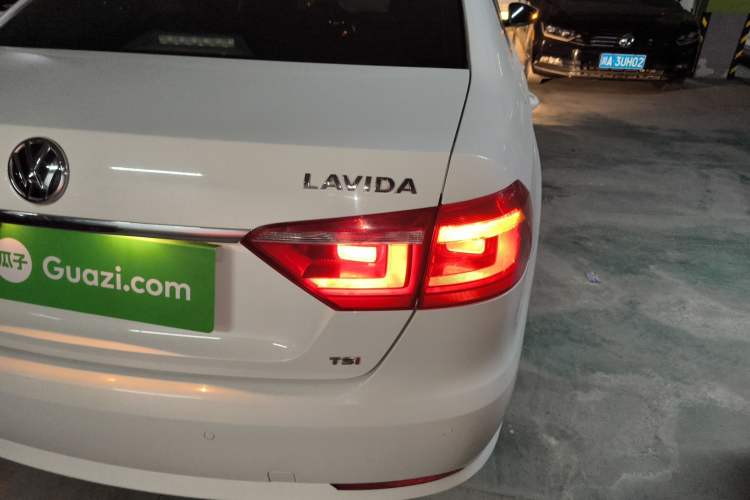 Used Volkswagen Lavida 2013 Revised Version 1.4 TSI DSG Comfort Edition Right Rear Taillight