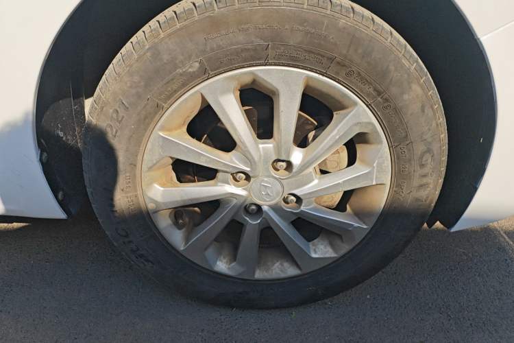 Used Hyundai Verna (new generation) 2016 1.4L Automatic Cool Edition GLS Right Front Wheel Hub