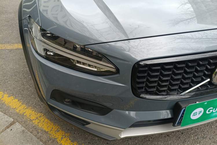 Used Volvo V90 2023 Cross Country B5 AWD Prestige Edition