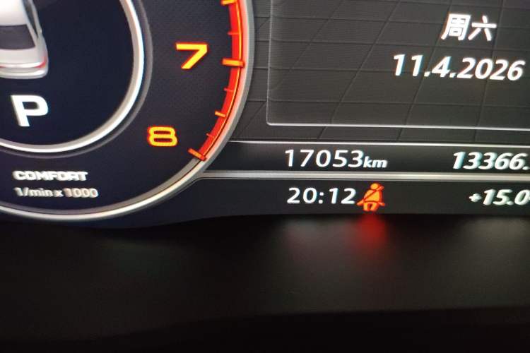 Used Audi A4L 2019 40 TFSI Fashion Edition China VI Emission Standard Odometer Close Up