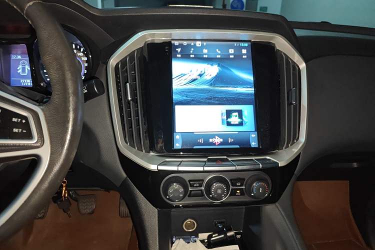 Used JMC Yusheng S350 2016 2.4T Manual 4x4 Diesel Luxury Edition 5-Seater