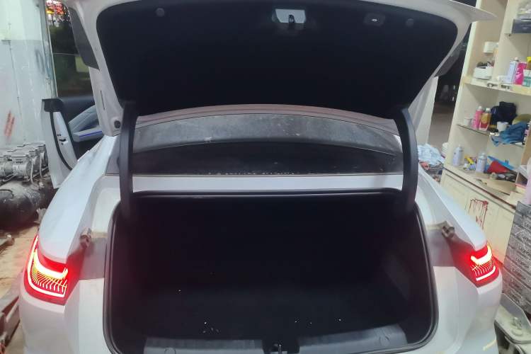 Used Geely Galaxy E8 2025 700 km Long-Range Intelligent Driving Version Trunk