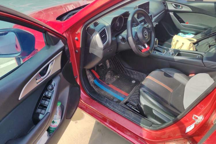 Used Mazda 3 Axela 2017 Sedan 1.5L Automatic Luxury Model Emission Standard China V
