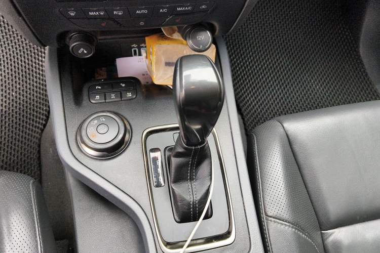 Used Ford Everest 2017 2.0T Gasoline Automatic 4x4 Flagship Edition 7 Seats Gear Lever