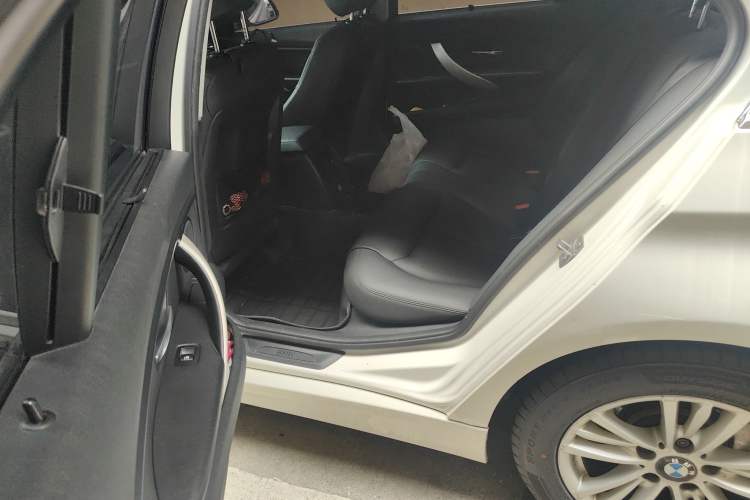 Used BMW 3 Series 2015 320Li Fashion Model
