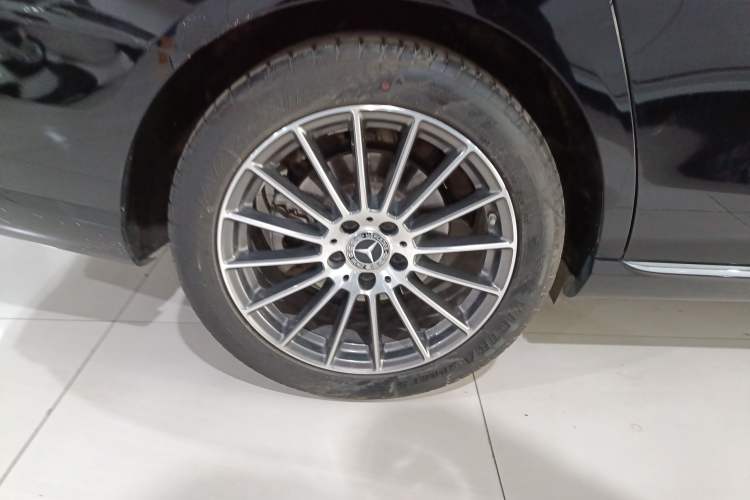 Used Mercedes-Benz E-Class 2022 Updated E 260 L Right Rear Wheel Hub